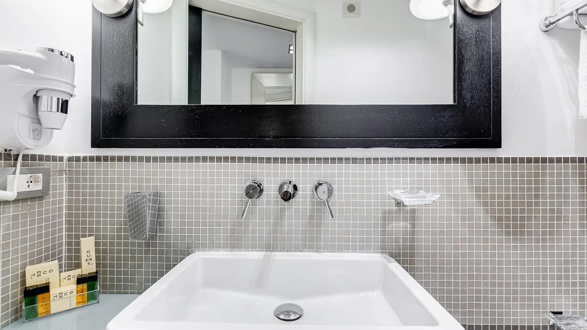 Residenza A -Via Veneto Fashion Rooms -Self Check-In Rom 4*,  Italien
